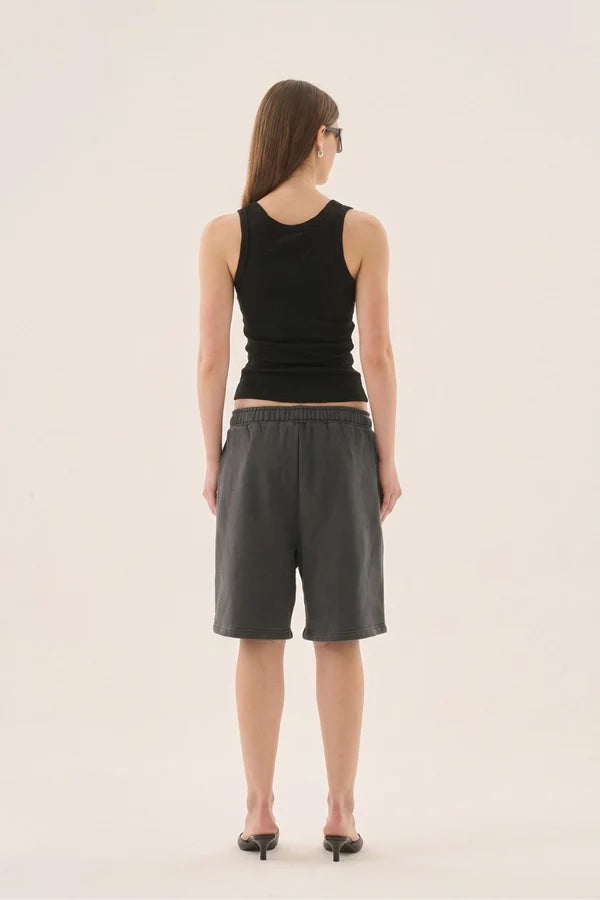 Barrel Short Washed Black