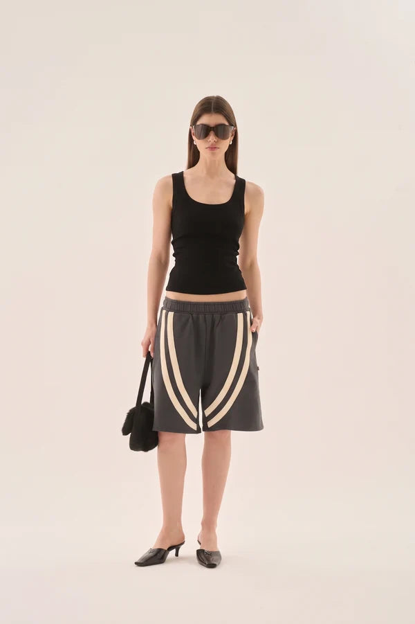 Barrel Short Washed Black