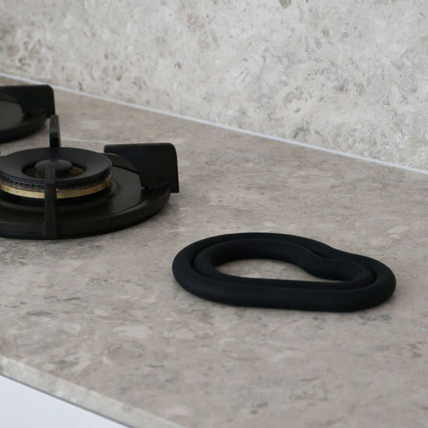DESIGNSTUFF RUND Curve Trivet Gift Set, Black