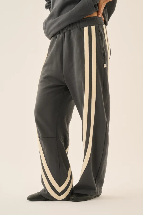 Barrel Trackpant Washed Black
